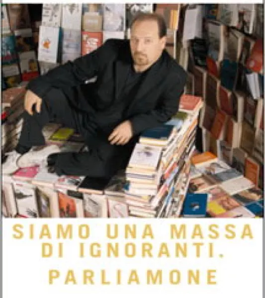 'Siamo una massa di ignoranti. Parliamone' è il titolo del libro e dello spettacolo di Flavio Oreglio, sabato in piazza Diaz per la Notte bianca della solidarietà