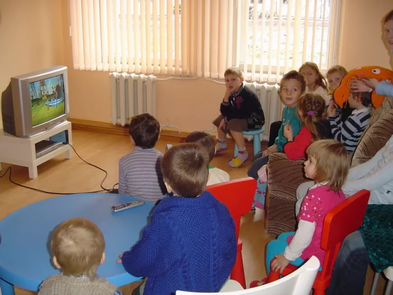 I bambini dell'ospedale di Rechiza in una sala giochi allestita da Smile