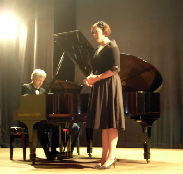 Brian Ganz e Olivia Vote sul palco del Teatro Civico, durante il concerto di ieri sera