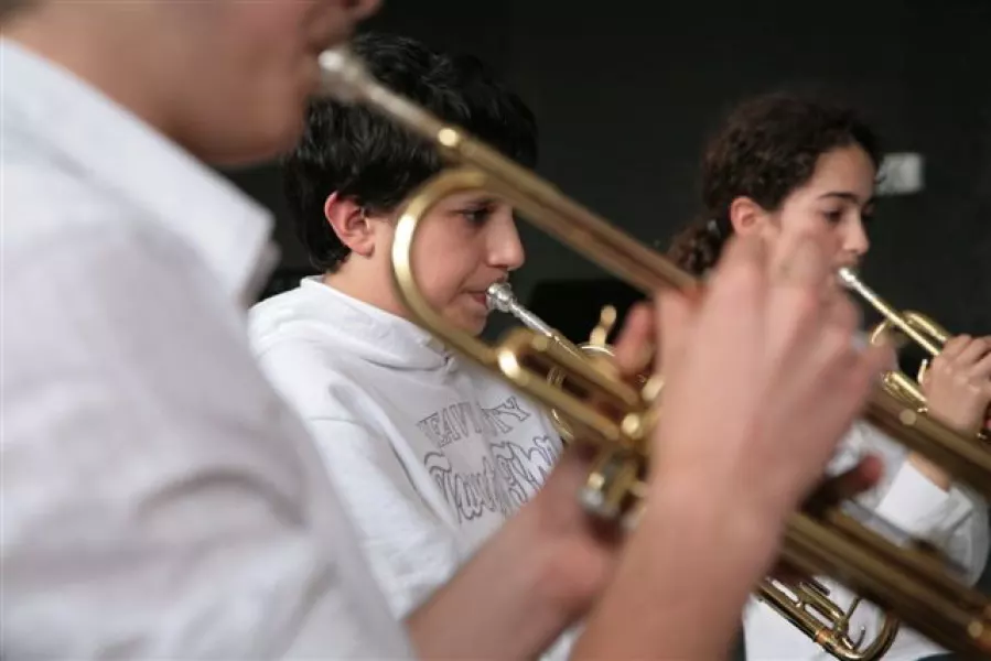 Duemilatrecento giovani allievi e musicisti a Busca da tutta Italia per il 2° Concorso musicale  internazionale Alpi del mare città di Busca, 34 categorie divise per età, strumento e formazione. Ottimo il livello di preparazione riscontrato dalle cinque giurie 