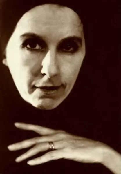 Karen Blixen, il cui vero nome era Karen Christence Dinesen, nacque il 17 aprile 1885 a Rungstedlund, in Danimarca