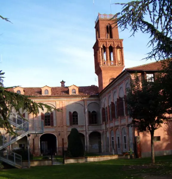 La riunione di questa sera si tiene nell'ala degli uffici del muncipio, nell'ex sala consiliare, ora sala della giunta, in via Cavour 28