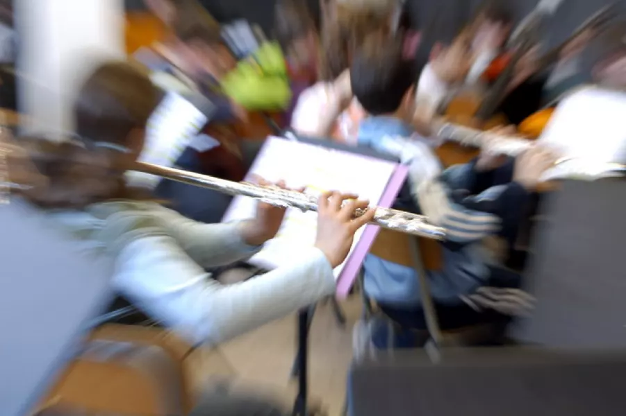 In maggio, per dieci giorni, centinaia di giovanissimi musicisti ospiti della città