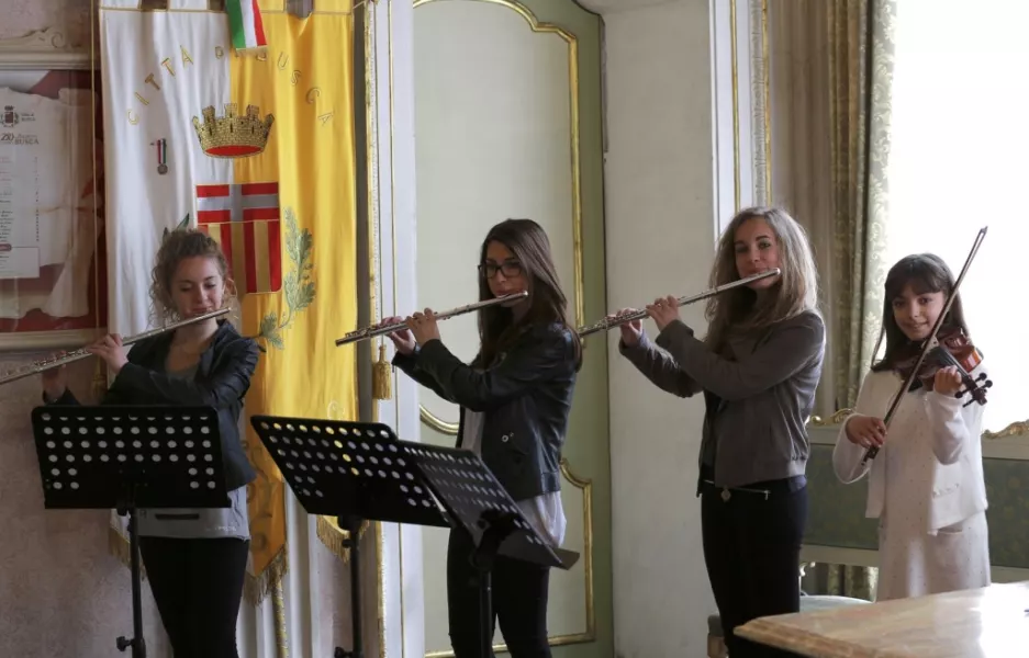 Il trio di fluati composto da Beatrice Garelli, Rebecca Carboni, Maria Laura Nota e la violinista Letizia Manassero