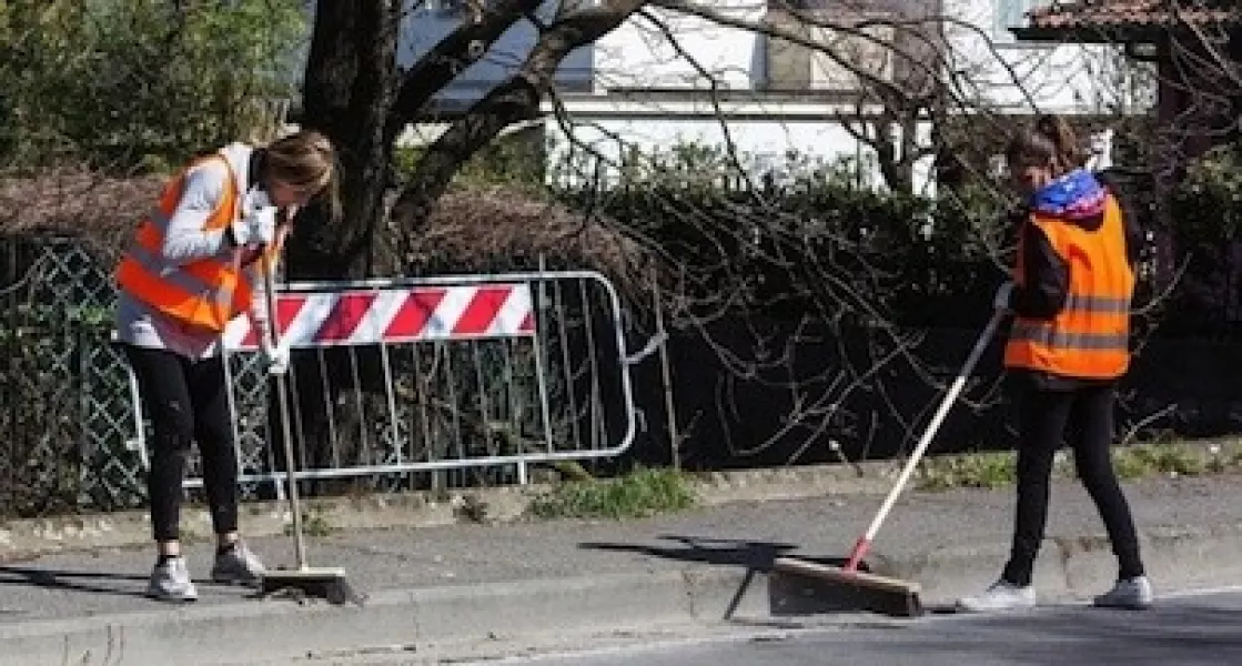 La giornata è aperta a tutti: chi vuole partecipare si trovi davanti alle scuole medie verso le 8,30 dotato di guanti e giubbino catarifrangente