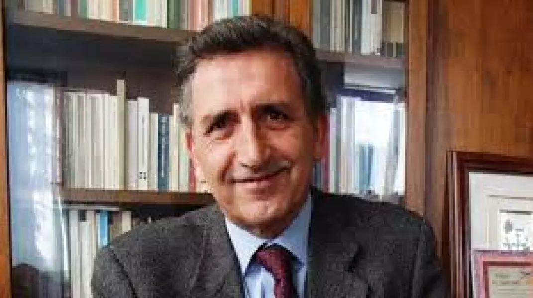 Sergio Soave è presidente dell’Istituto Storico della Resistenza e della Società Contemporanea, già docente di Storia contemporanea presso la Facoltà di Scienze Politiche dell’Università di Torino, più volte parlamentare ed ex-sindaco di Savigliano