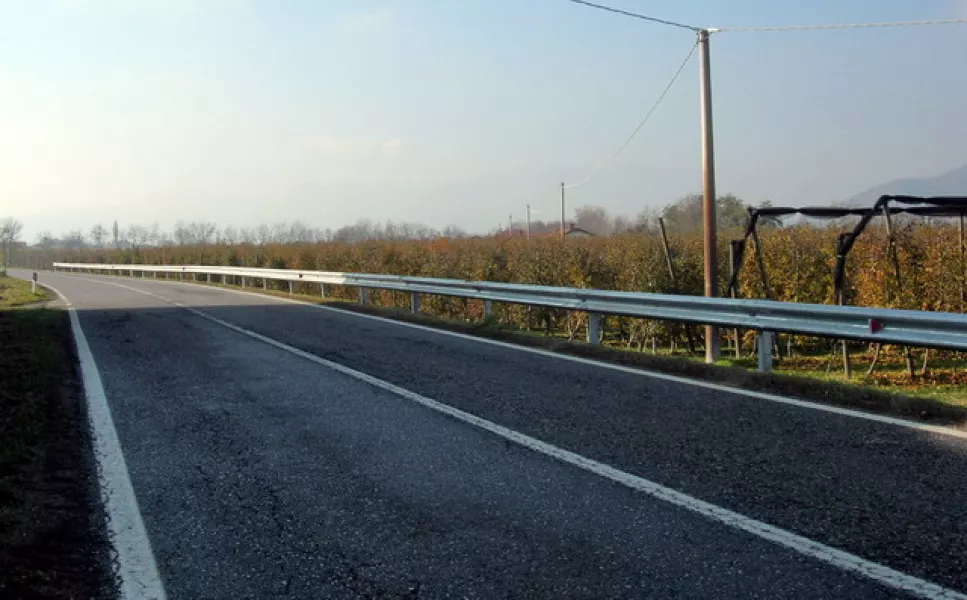 Il nuovo guard rail in frazione Castelletto