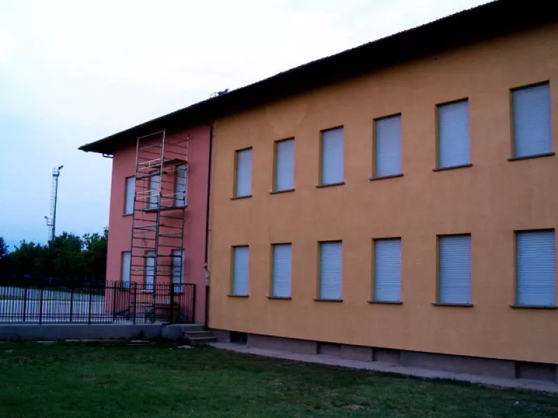 Nuovo colore all'edificio delle scuole elementari di San Chiaffredo