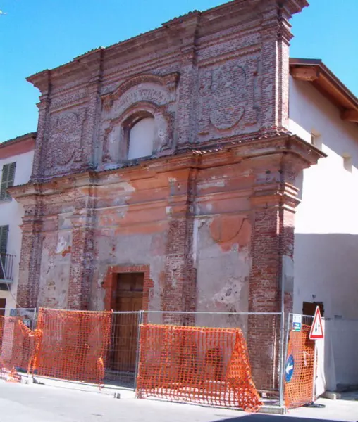 La facciata del Teatro, oggetto degli ultimi interventi di restauro