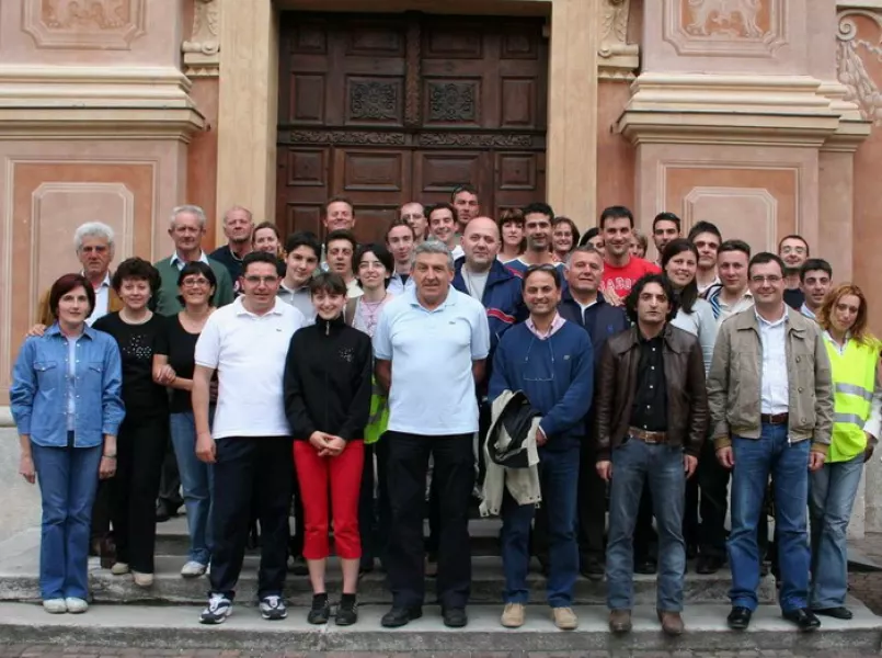 Il Sindaco in mezzo agli organizzatori della Passeggiata 2006