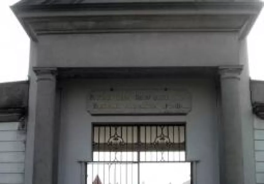 L'ingresso del cimitero del capoluo