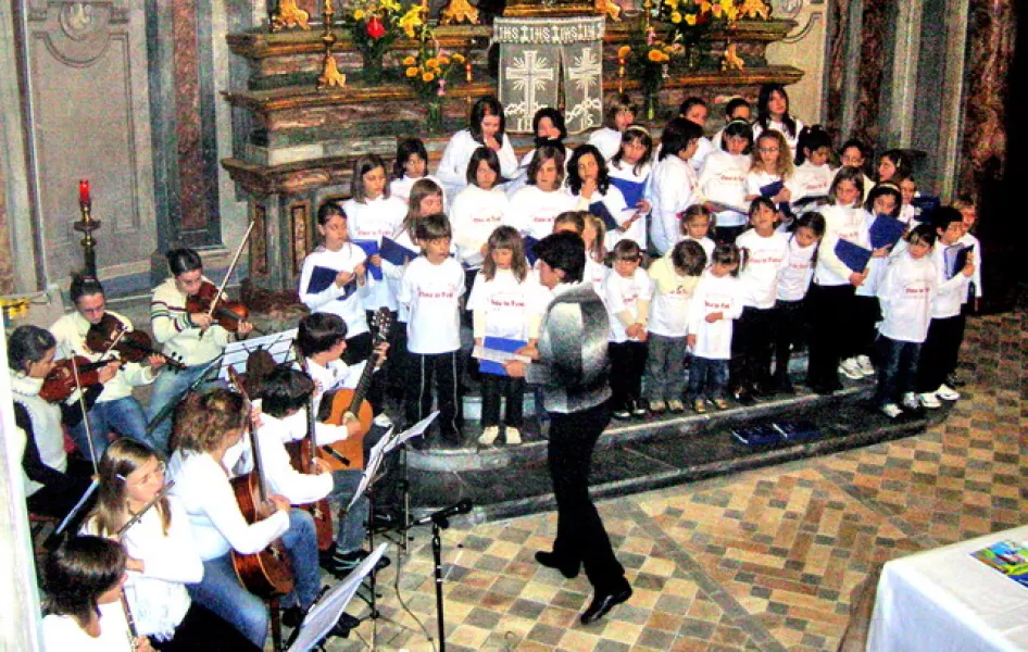 Il coro Note in festa, protagonista del concerto d'inaugurazione della mostra