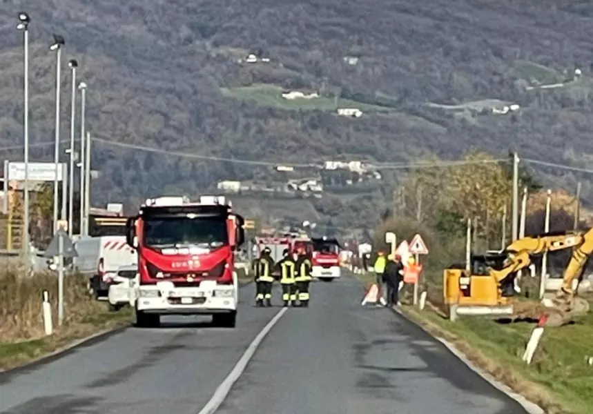 Traffico interrotto sulla regionale 59 per una rottura alla conduttura del gas