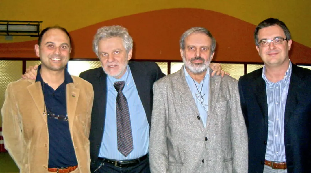 Alberto Perassi (secondo da destra) insieme con il sindaco, Luca Gosso, l'assessore Marco Gallo e Livio Aceti, lo psicoterapeuta dell'età evolutiva che fu ospite a Busca nello scorso marzo 