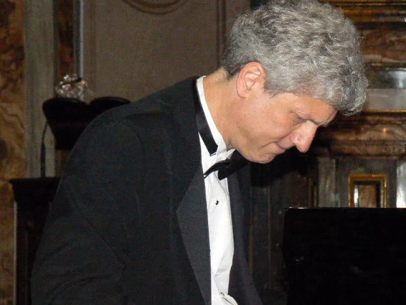 Brian Ganz al pianoforte nella chiesa della Rossa ieri sera