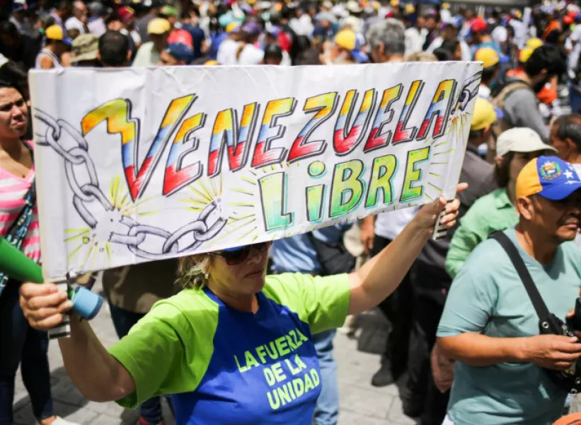  “Dona sorrisi per questo Natale, in una scatola di speranza” è il titolo di una iniziativa dell'associazione Venezuela in Piemonte presieduta  dalla buschese Maria Requena,  che si terrà domenica prossima, 6 ottobre, sul sagrato della chiesa parrocchiale Maria Vergine Assunta dalle ore 10 alle alle 13