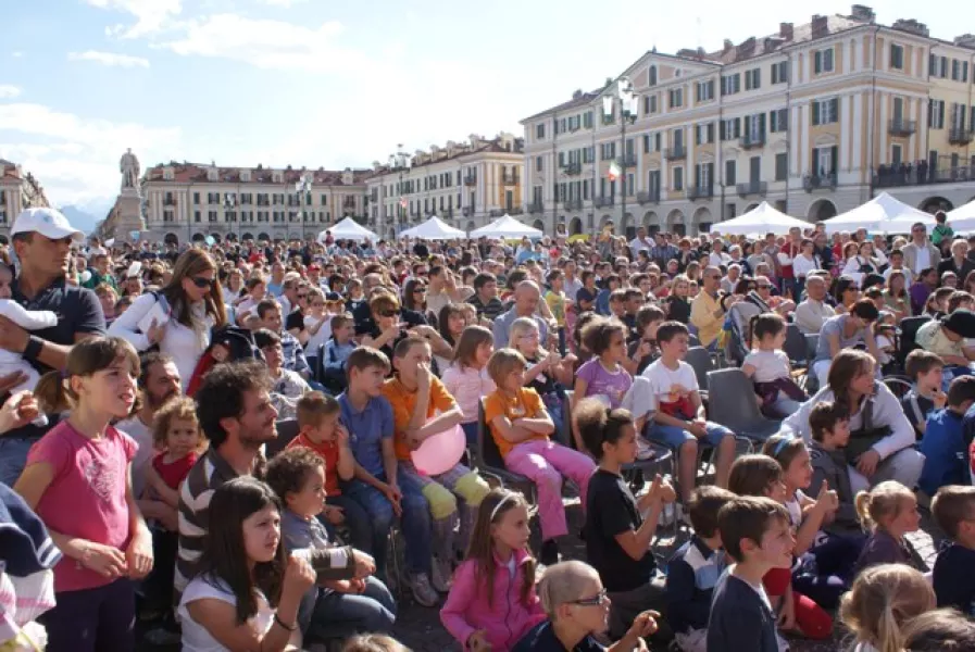 La rassegna raduna migliaia di famiglie nelle piazze e nei teatri di tutta la Granda