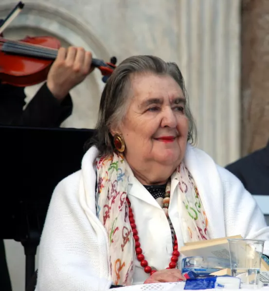 Un primo piano di Alda Merini, ieri sera al Castello del Roccolo