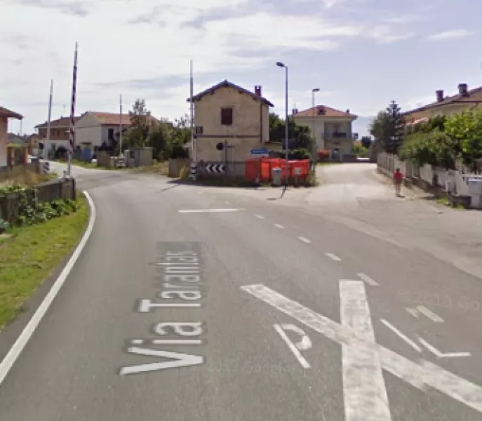 Il passaggio a livello in frazione San Barbana: questo tratto di strada sarà chiuso dalle ore 21,30 di giovedì 5 settembre alle 14 di venerdì 6 settembre