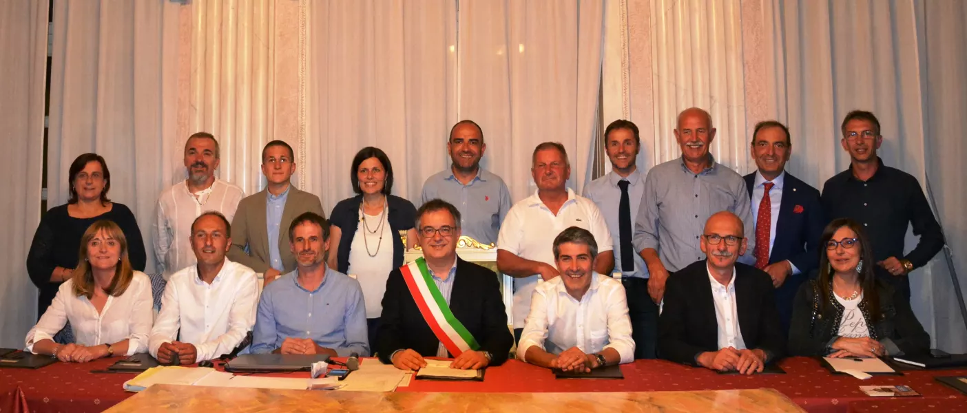 I componenti del Consiglio comunale. Da sinistra in prima fila Chiara Giusiano, Marco Gollé, Andrea Picco, pro-sindaco di Valmala, Marco Gallo, Gianmichele Cismondi, Ezio Danadio, Daniela Isaia. In seconda fila Silvia Gollé, Luca Pavan, Jacopo Giamello, Lucia Rosso, Diego Bressi, Gian Franco Ferrero, Paolo Comba, Elio Campana, Eros Pessina, Jonathan Bagnaschi