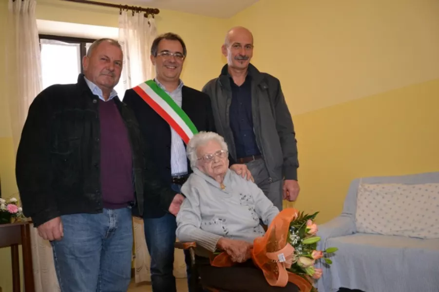 Giuseppina Rovera con il sindaco Marco Gallo e gli assessori comunali Gian Franco Ferrero ed Ezio Donadio