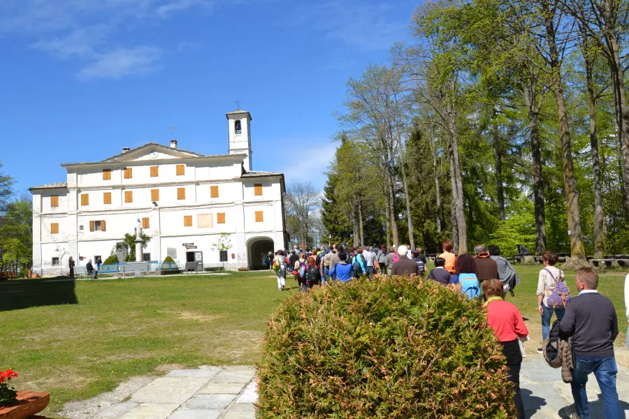 Processione al santuario di Valmala