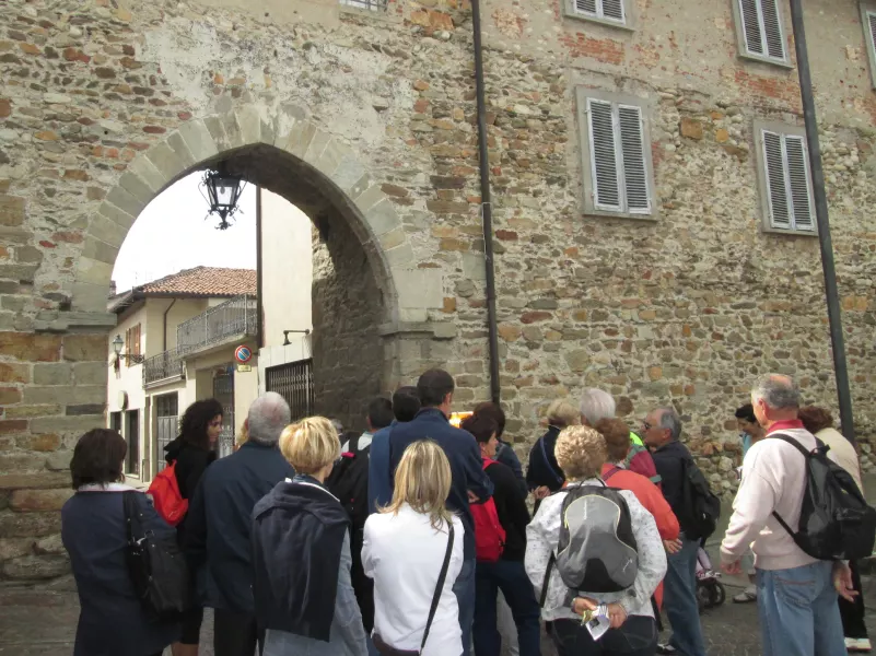 PASSEGGIATA 2014, Sosta per visita a Porta Santa Maira