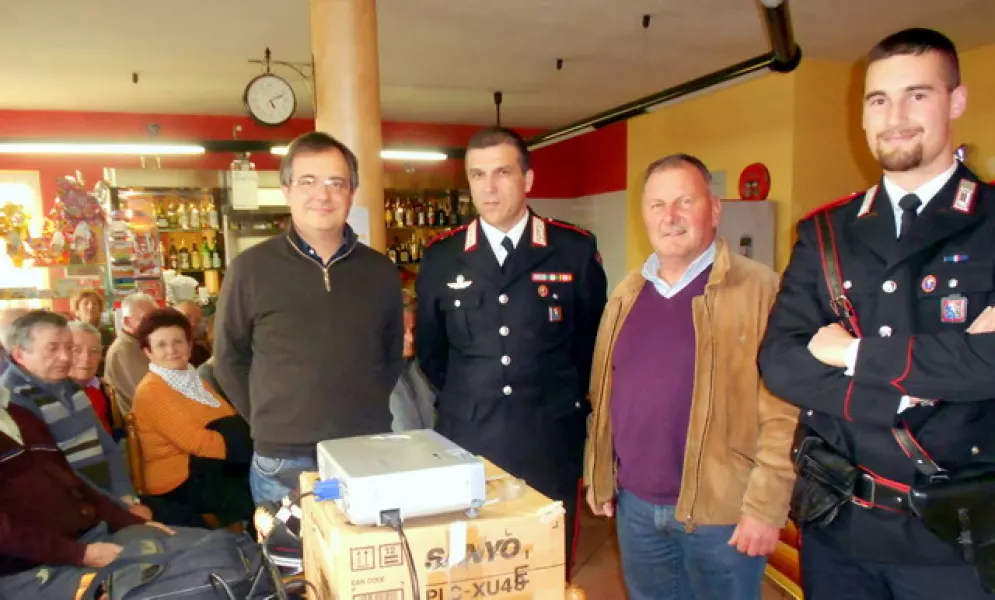 I marescialli dei Carabinieri Passerò e Meccarelli  con il vice-sindaco Marco Gallo e l’assessore Gian Franco Ferrero