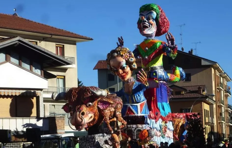 Il carro vincitore 'El circo loco' di Luserna San Giovanni 