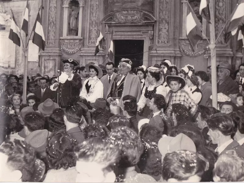 1956. Gironi e Girometta di Cuneo, Micon (Luigi Malausa) e Miconetta (Lucia Daniele), al centro, Reno Masoero