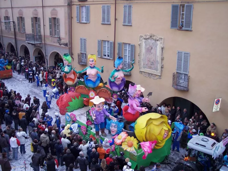 BUSCA EVENTI. Sfilata dei carri 2006, Il giardino di Venere dell'Attissano di Busca