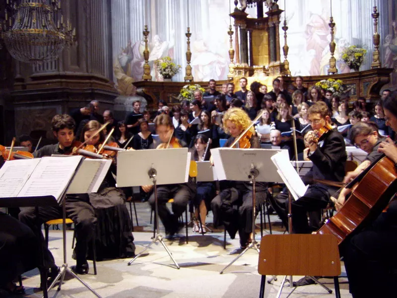 Coro ed orchestra del Vivaldi hanno eseguito musiche di Mozart e un'opera di Antonello Lerda in prima assoluta