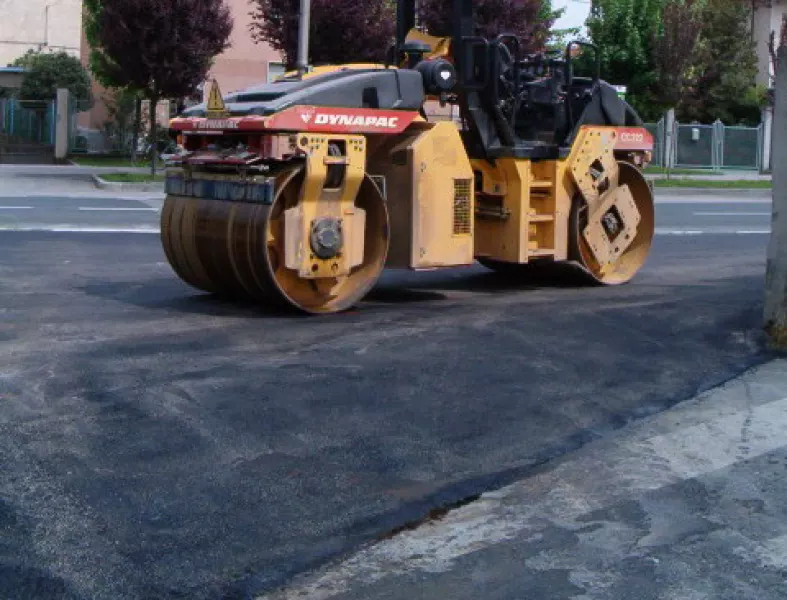 Lavori di bitumatura in corso