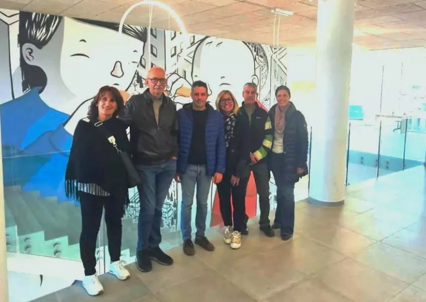 Il sindaco Ezio Donadio, la assessora all’Istruzione Lucia Rossoo e l’architetto Giuseppe Moi dell’uffici tecnico comuanle hanno accolto ieri amministratori e tecnici comunali di Bernezzo con il sindaco Lorenzo Bono