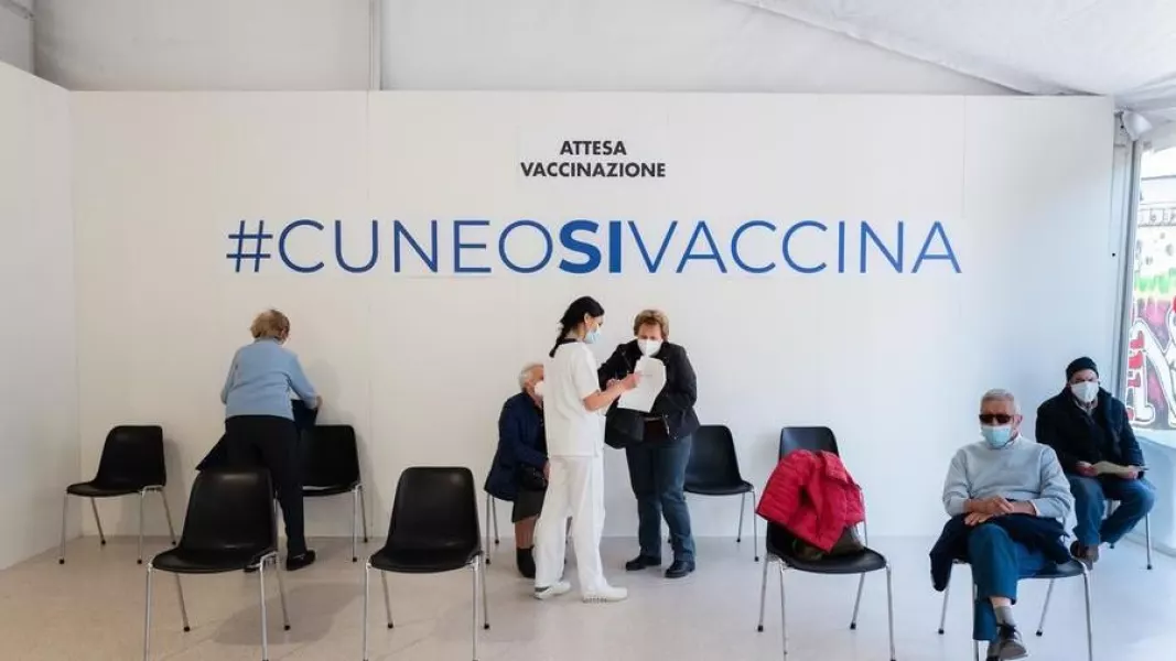 Uno degli hub vaccinali a Cuneo