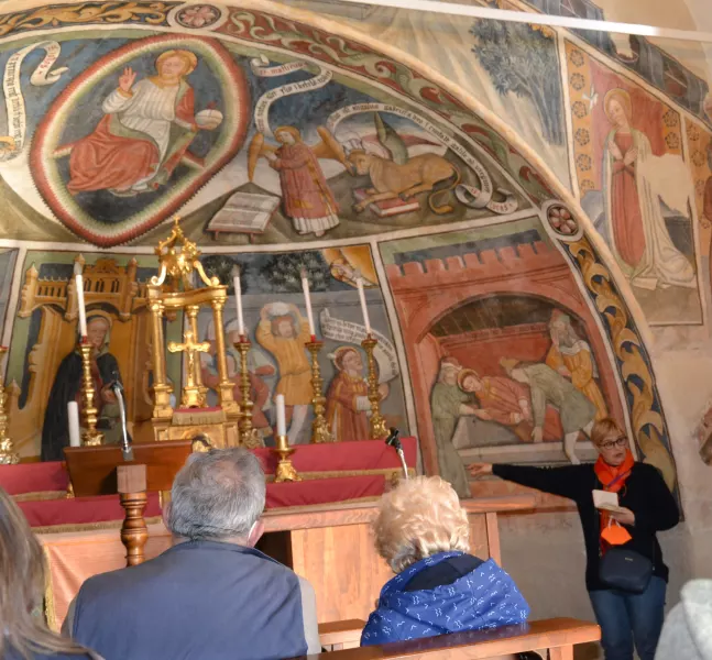Si può prenotare l’entrata in qualunque giorno dell’anno ed essere guidato nella visita alla cappella di Santo Stefano, con i suoi dipinti quattrocenteschi dei fratelli Biazaci da Busca  Chiese porte aperte