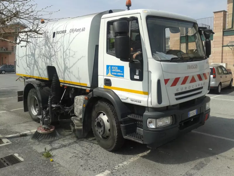 Il Comune, in collaborazione con il Consorzio ecologico cuneese, ha riavviato la pulizia a rotazione delle strade comunali con spazzatrice meccanica