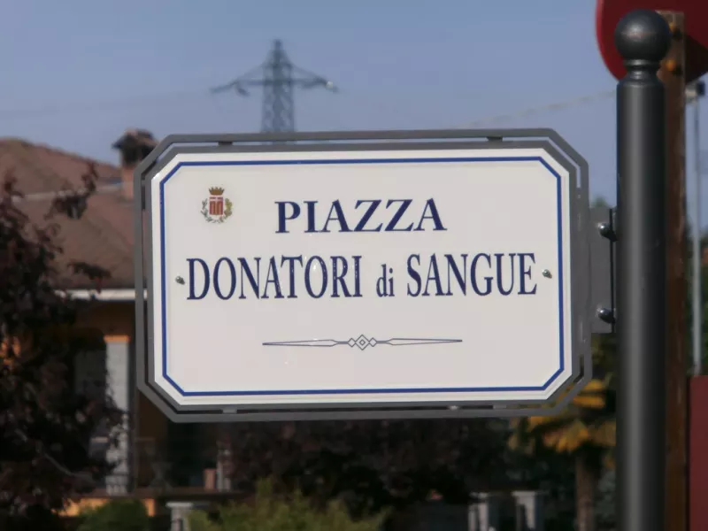 La sezione di Busca dell'Avis regala una scatola di cioccolatini ai buschesi che si recheranno a donare il sangue domenica 14 febbraio