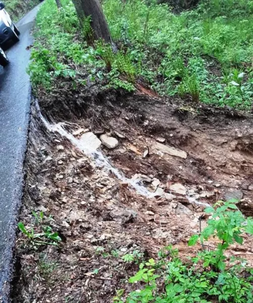 Smottamenti e frane lungo la  strada comunale Lemma - Pian Pietro di Valmala