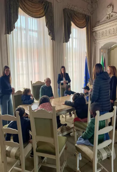 I bambini della Scuola dell’Infanzia “Carducci” in visita al Palazzo Municipale di Busca