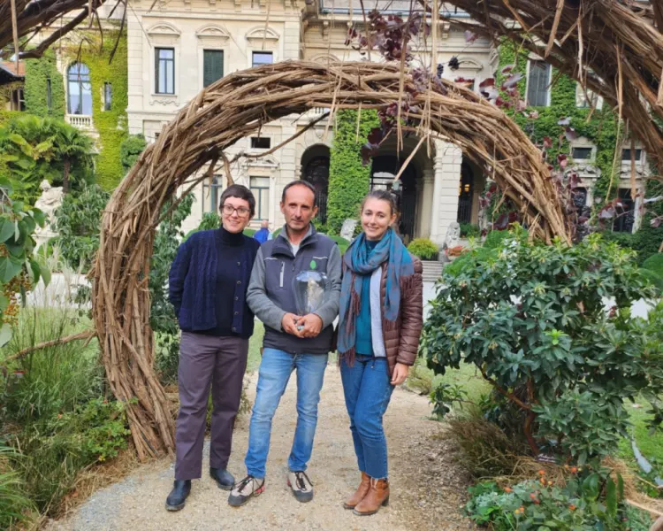 Flavio Miretti, Brigitta Balestri e Matilde Tonelli dello Spazio Miretti Giardini premiati con “La Foglia d’oro del Lago di Como”