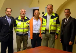 Da sinistra, il comandante della Polizia municipale, Giacomo Cuniberti, il vice-coordinatore del gruppo buschese di Protezione civile, Michele Mattalia, il sindaco, Luca Gosso, il nuovo coordinatore Tonino Beoletto e  Marco Manfrinato