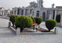 lIl cippo dell'ossario comune nel cimitero del capoluogo; nei suoi pressi troverà posto il cinerario