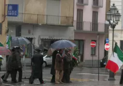 L'arrivo del piccolo corteo in piazza della Rossa