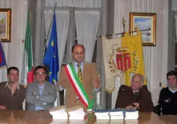 Insieme con il Sindaco, Luca Gosso, hanno partecipato all'incontro il consigliere Alberto Durando, l'assessore Fabrizio Devalle, il vice-sindaco Marco Gallo, il senatore e difensore civico Giuseppe Fassino, l'assesore Ganmichele Cismondi, il consigliere Gianfranco Ferrero