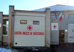 La sede ristrutturata della Croce Rossa che ospita, in entrata sul retro, anche l'ambulatorio della Guardia medica