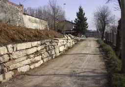 In frazione San Mauro allargato tratto di strada con costruzione di una scogliera