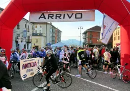 Circa 250 atleti in piazza Savoia, luogo di partenza e di arrivo della manifestazione sportiva