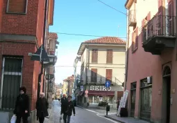 Via Umberto I, il centro cittadino del commercio