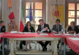 L'incontro nel municipio venerdì scorso  fra la Giunta della Provincia  l'amministrazione comunale 